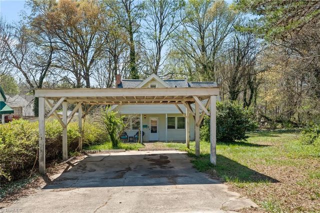 2211 S Hawthorne Road, Winston-salem, NC 27103