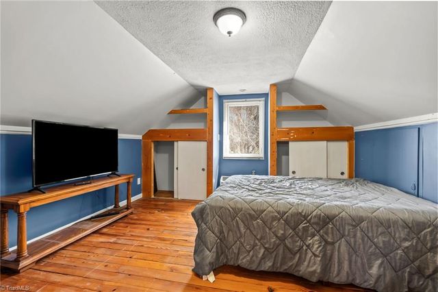 2211 S Hawthorne Road, Winston-salem, NC 27103