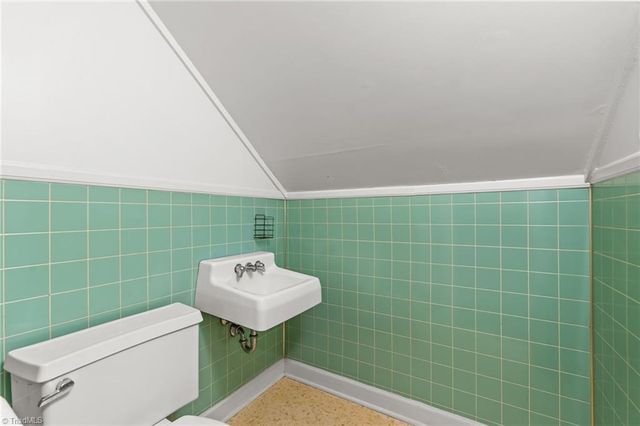 2211 S Hawthorne Road, Winston-salem, NC 27103