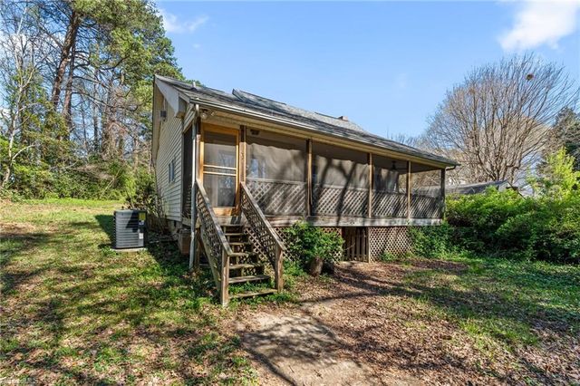 2211 S Hawthorne Road, Winston-salem, NC 27103