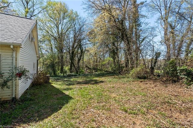 2211 S Hawthorne Road, Winston-salem, NC 27103