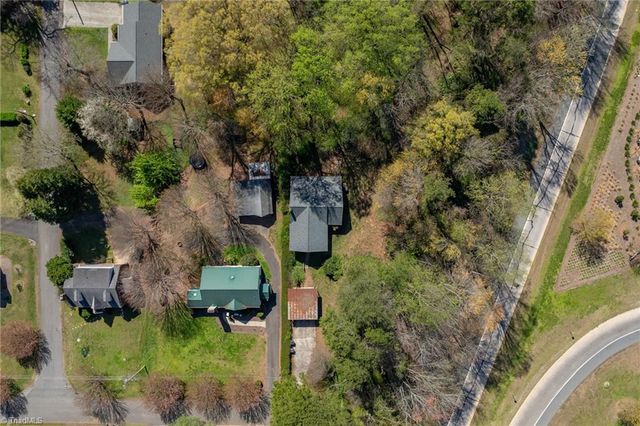 2211 S Hawthorne Road, Winston-salem, NC 27103