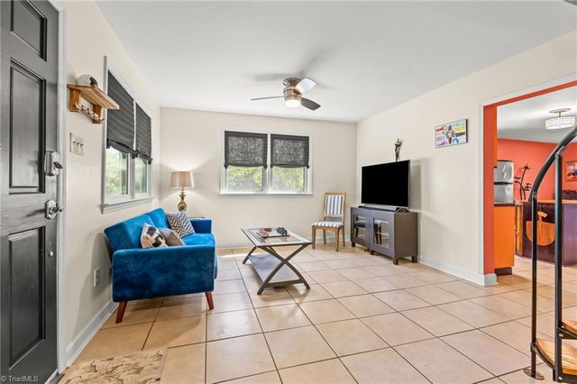 2211 S Hawthorne Road, Winston-salem, NC 27103