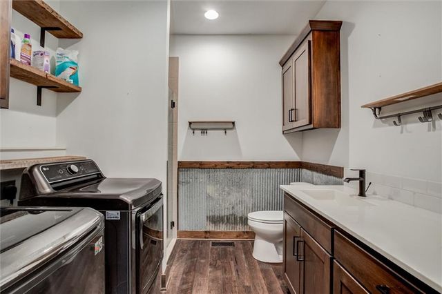 537 E 550 Road, Overbrook, KS 66524