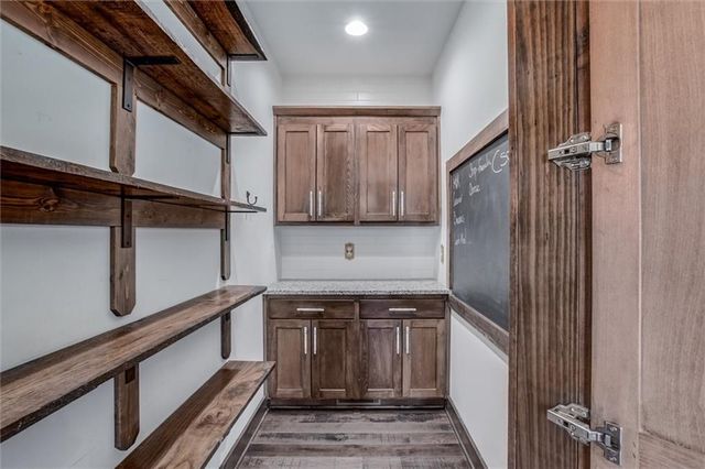 537 E 550 Road, Overbrook, KS 66524