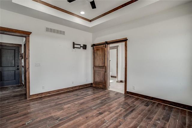 537 E 550 Road, Overbrook, KS 66524