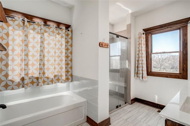 537 E 550 Road, Overbrook, KS 66524