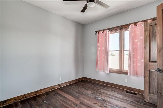 537 E 550 Road, Overbrook, KS 66524