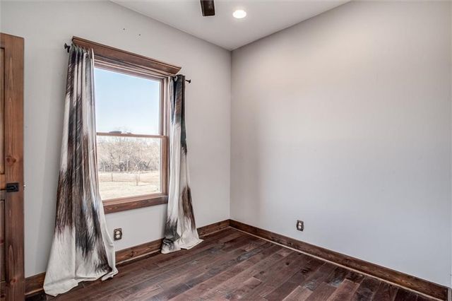 537 E 550 Road, Overbrook, KS 66524