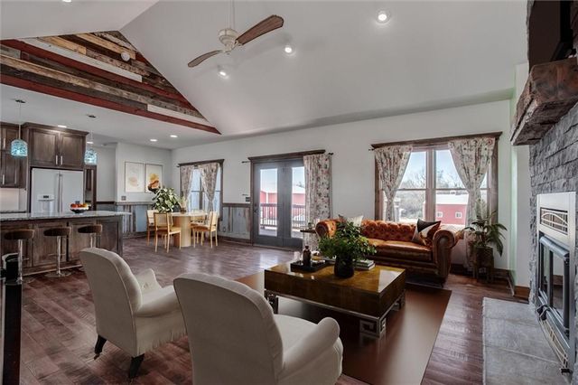 537 E 550 Road, Overbrook, KS 66524