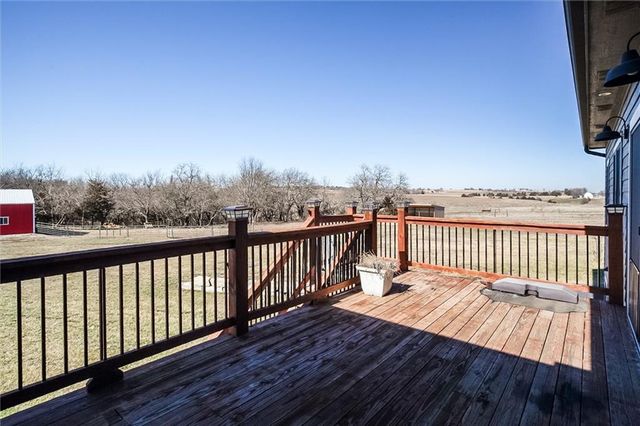 537 E 550 Road, Overbrook, KS 66524