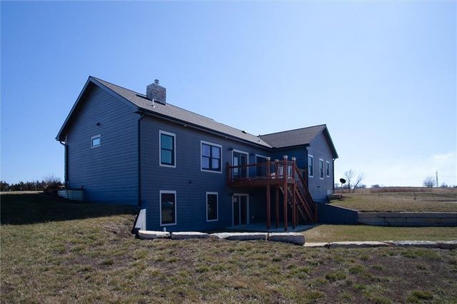 537 E 550 Road, Overbrook, KS 66524