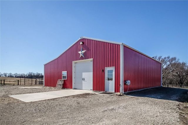 537 E 550 Road, Overbrook, KS 66524