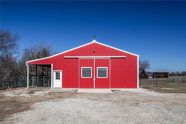 537 E 550 Road, Overbrook, KS 66524