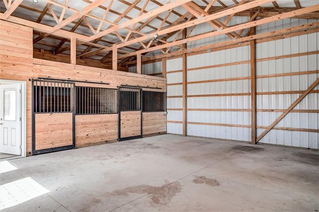 537 E 550 Road, Overbrook, KS 66524