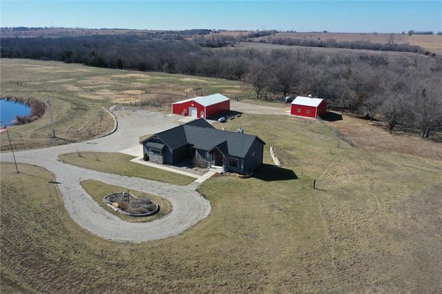 537 E 550 Road, Overbrook, KS 66524