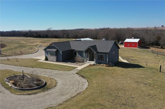 537 E 550 Road, Overbrook, KS 66524