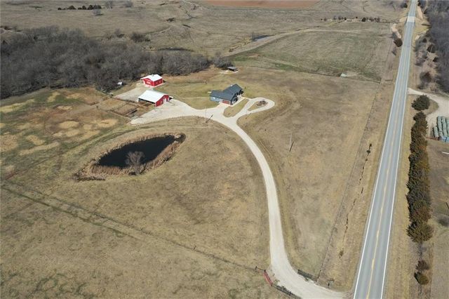 537 E 550 Road, Overbrook, KS 66524