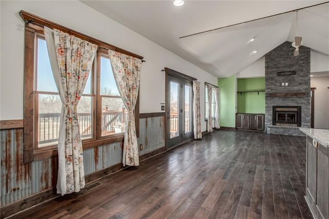 537 E 550 Road, Overbrook, KS 66524