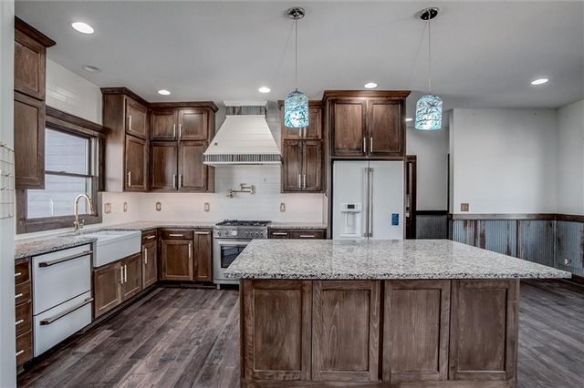 537 E 550 Road, Overbrook, KS 66524