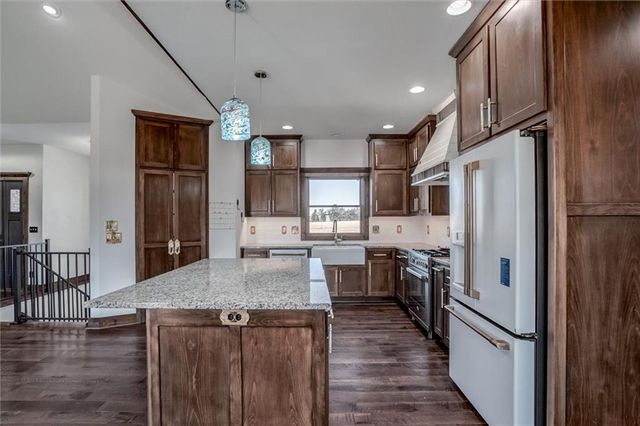 537 E 550 Road, Overbrook, KS 66524