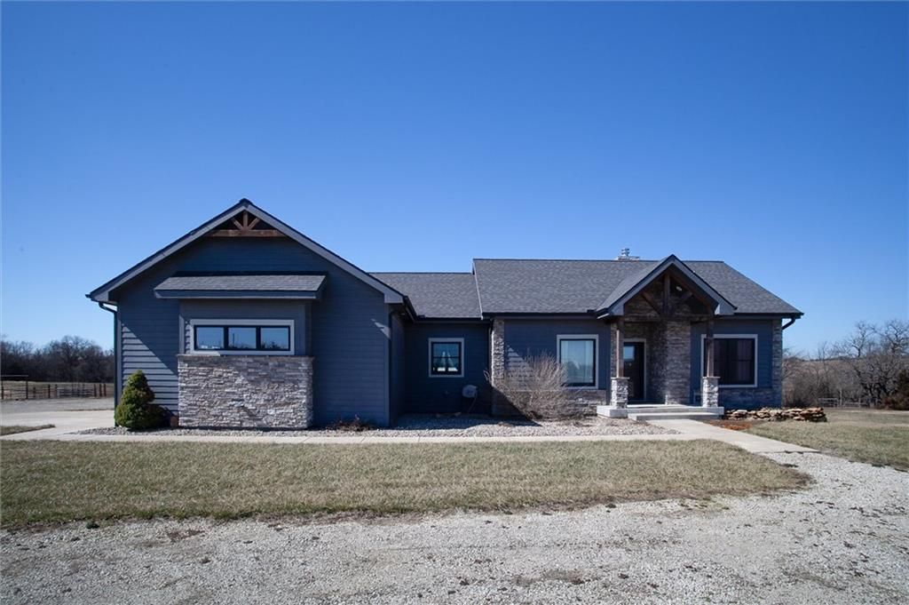 537 E 550 Road, Overbrook, KS 66524
