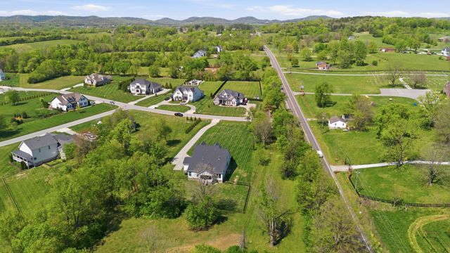 8001 Burning Tree Farm Rd, Arrington, TN 37014