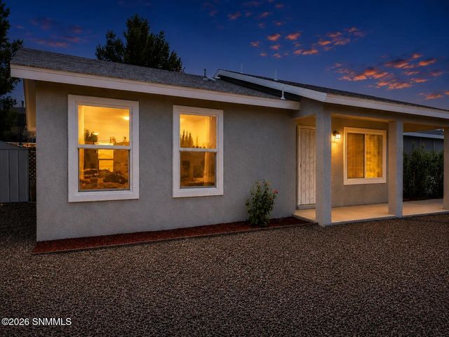 3801 Tiger Eye Drive, Las Cruces, NM 88012