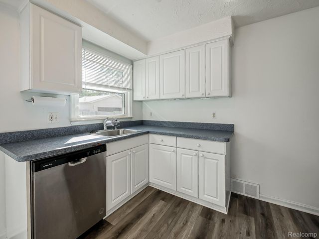 127 Auburn Street, Inkster, MI 48141