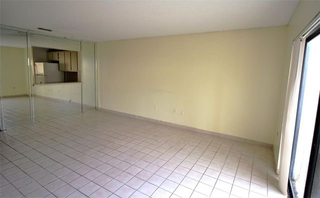 9477 Palm Circle, Pembroke Pines, FL 33025