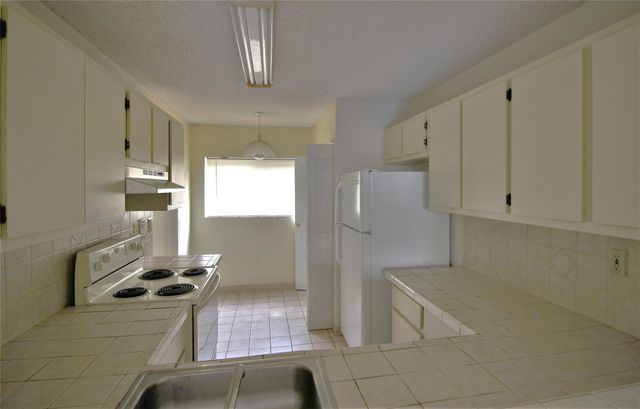 9477 Palm Circle, Pembroke Pines, FL 33025