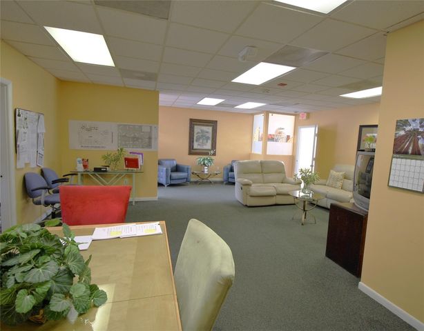 9477 Palm Circle, Pembroke Pines, FL 33025