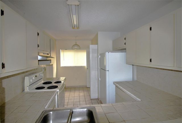 9477 Palm Circle, Pembroke Pines, FL 33025