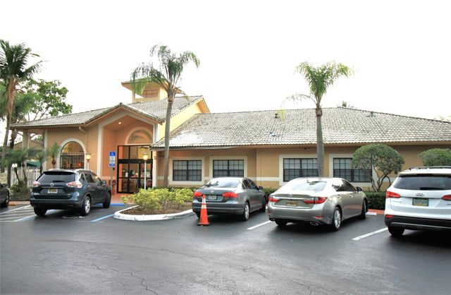 9477 Palm Circle, Pembroke Pines, FL 33025