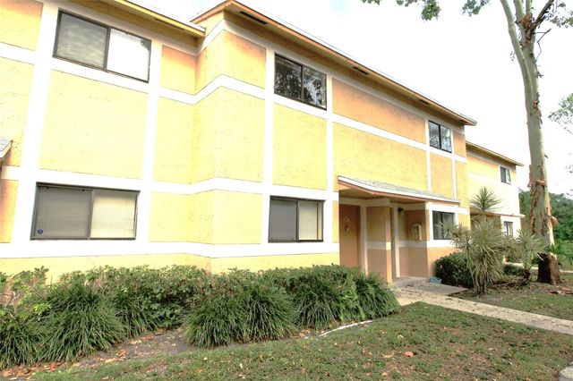 9477 Palm Circle, Pembroke Pines, FL 33025