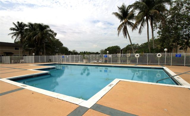 9477 Palm Circle, Pembroke Pines, FL 33025