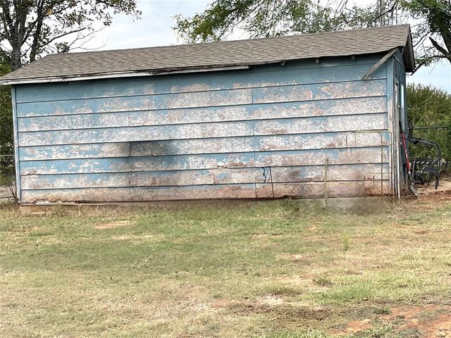 607 School Street, Elmore City, OK 73433