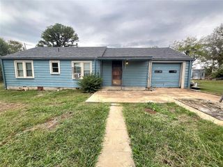 607 School Street, Elmore City, OK 73433