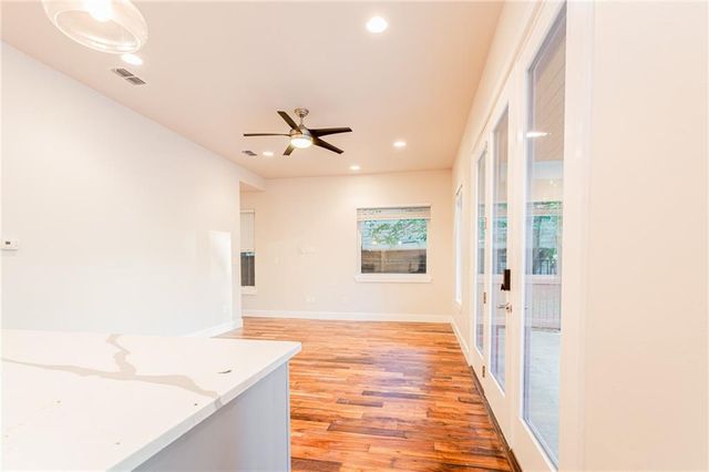 2509 Del Curto RD B, Austin, TX 78704