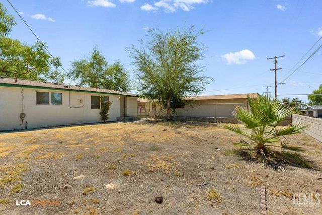 2904 Idaho Street, Bakersfield, CA 93305