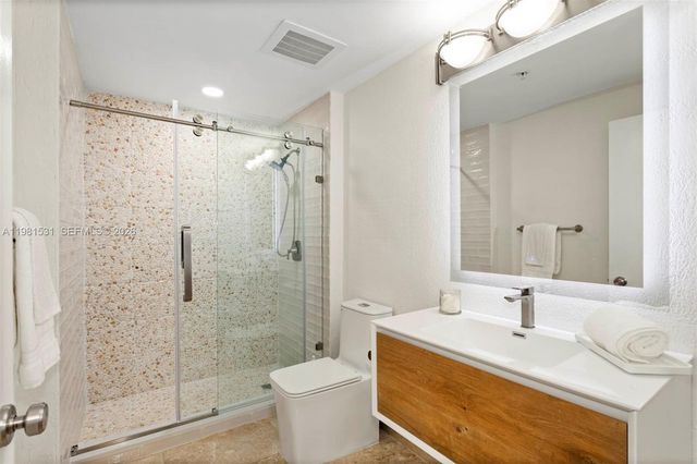 3232 SW 22nd Ter PH 2002, Miami, FL 33145