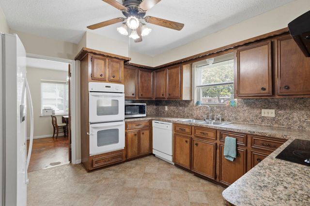 2016 Briar Lane, Richmond, TX 77469