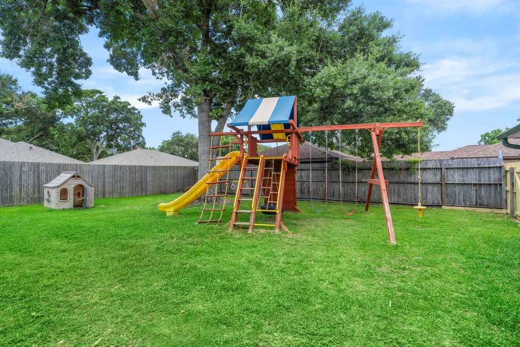 2016 Briar Lane, Richmond, TX 77469