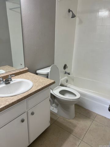 1819 Babcock Rd Apt 411, San Antonio, TX 78229