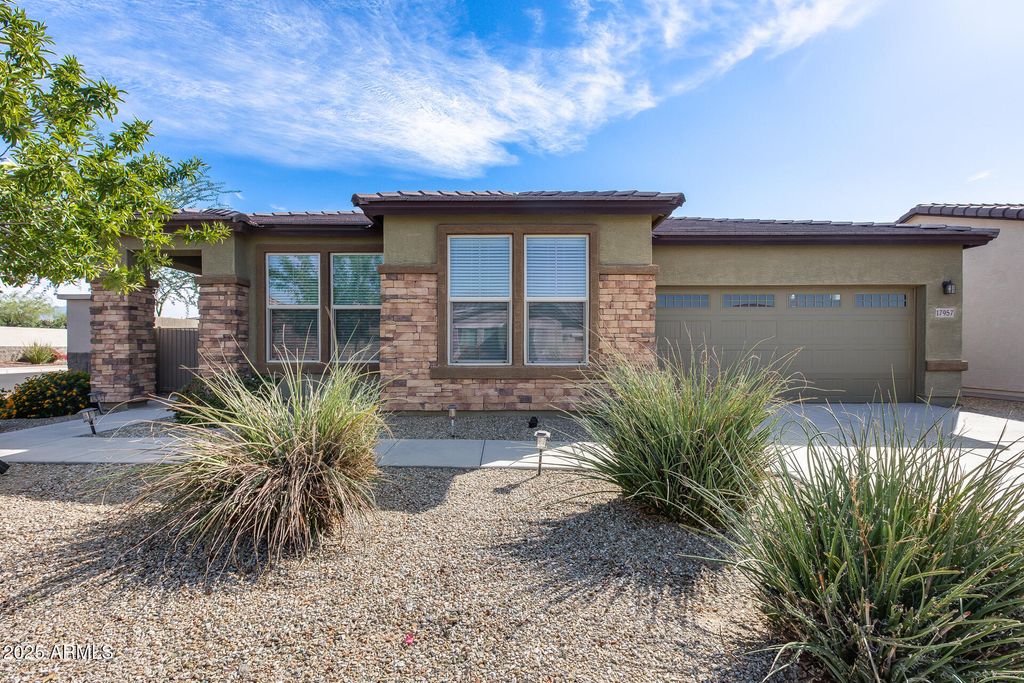 Image 11 of property listing at 17957 W FAIRVIEW Street, Goodyear, AZ 85338