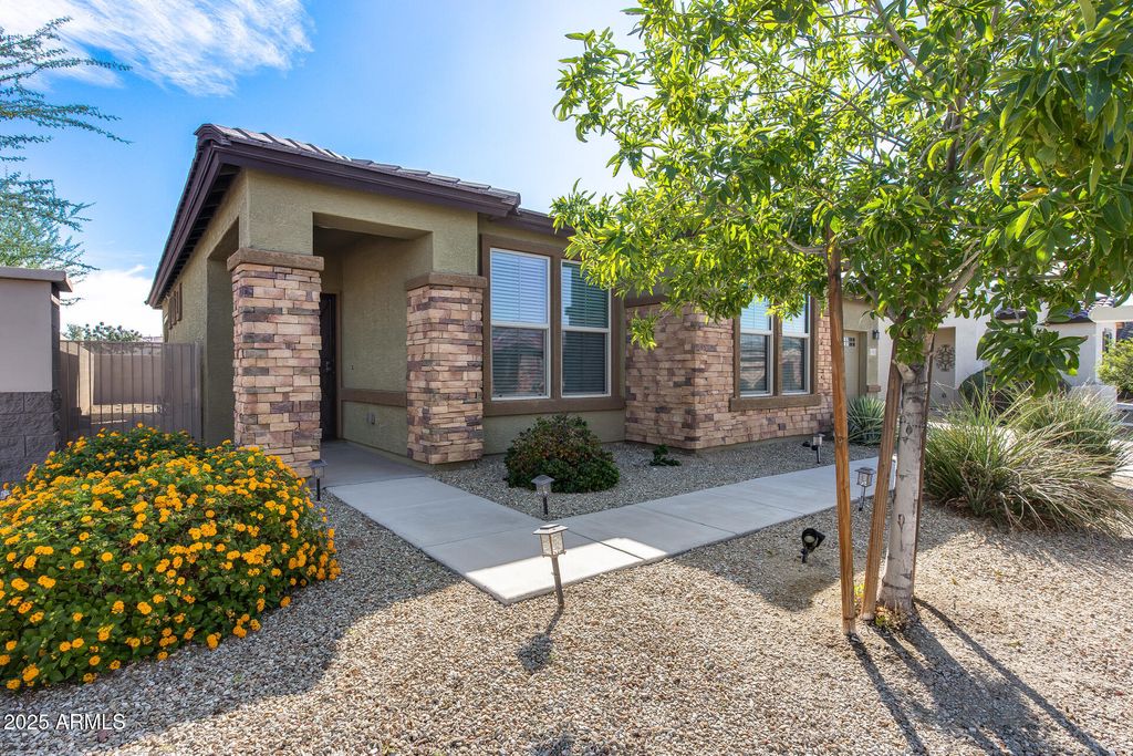 Image 12 of property listing at 17957 W FAIRVIEW Street, Goodyear, AZ 85338