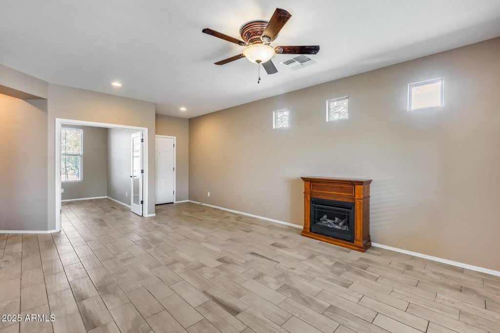 Image 14 of property listing at 17957 W FAIRVIEW Street, Goodyear, AZ 85338