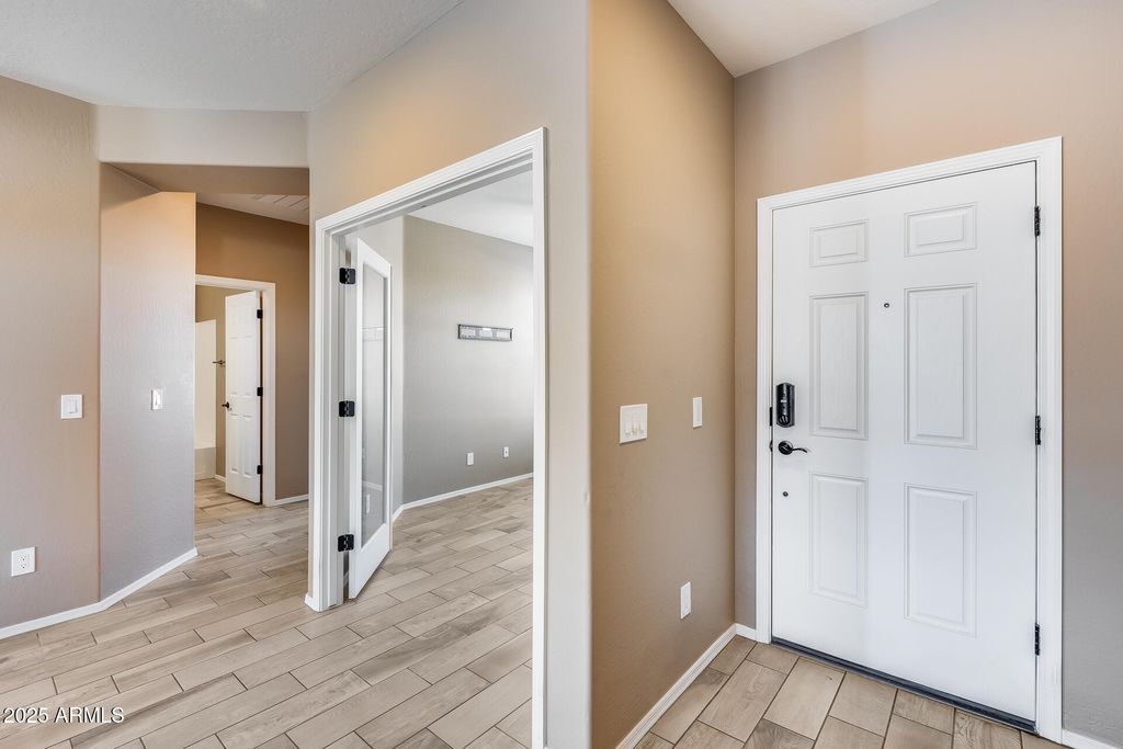 Image 15 of property listing at 17957 W FAIRVIEW Street, Goodyear, AZ 85338