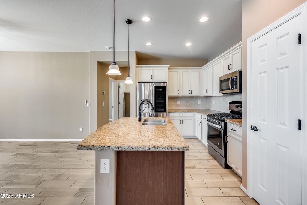 Image 20 of property listing at 17957 W FAIRVIEW Street, Goodyear, AZ 85338