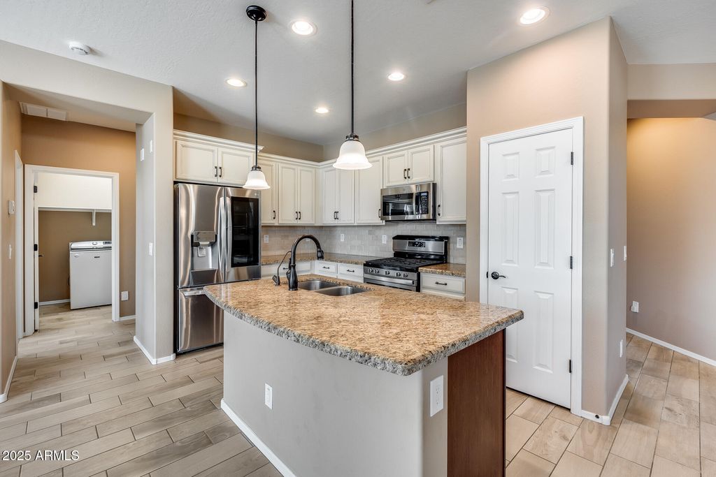 Image 21 of property listing at 17957 W FAIRVIEW Street, Goodyear, AZ 85338